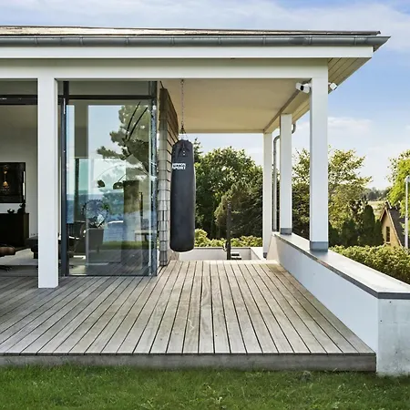 Nordic Summer House By The Water In Dronningmølle
