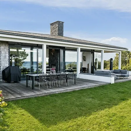 Nordic Summer House By The Water In Nyaraló *