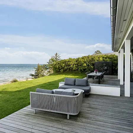 Nordic Summer House By The Water In Nyaraló Dronningmølle